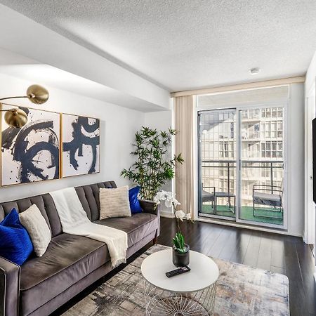 Exquisite Condos By Cn Tower With Parking 토론토 외부 사진