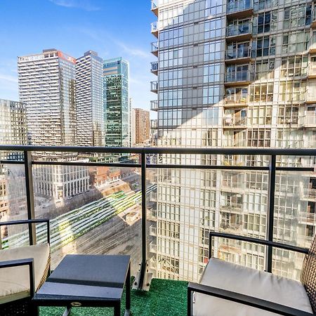 Exquisite Condos By Cn Tower With Parking 토론토 외부 사진