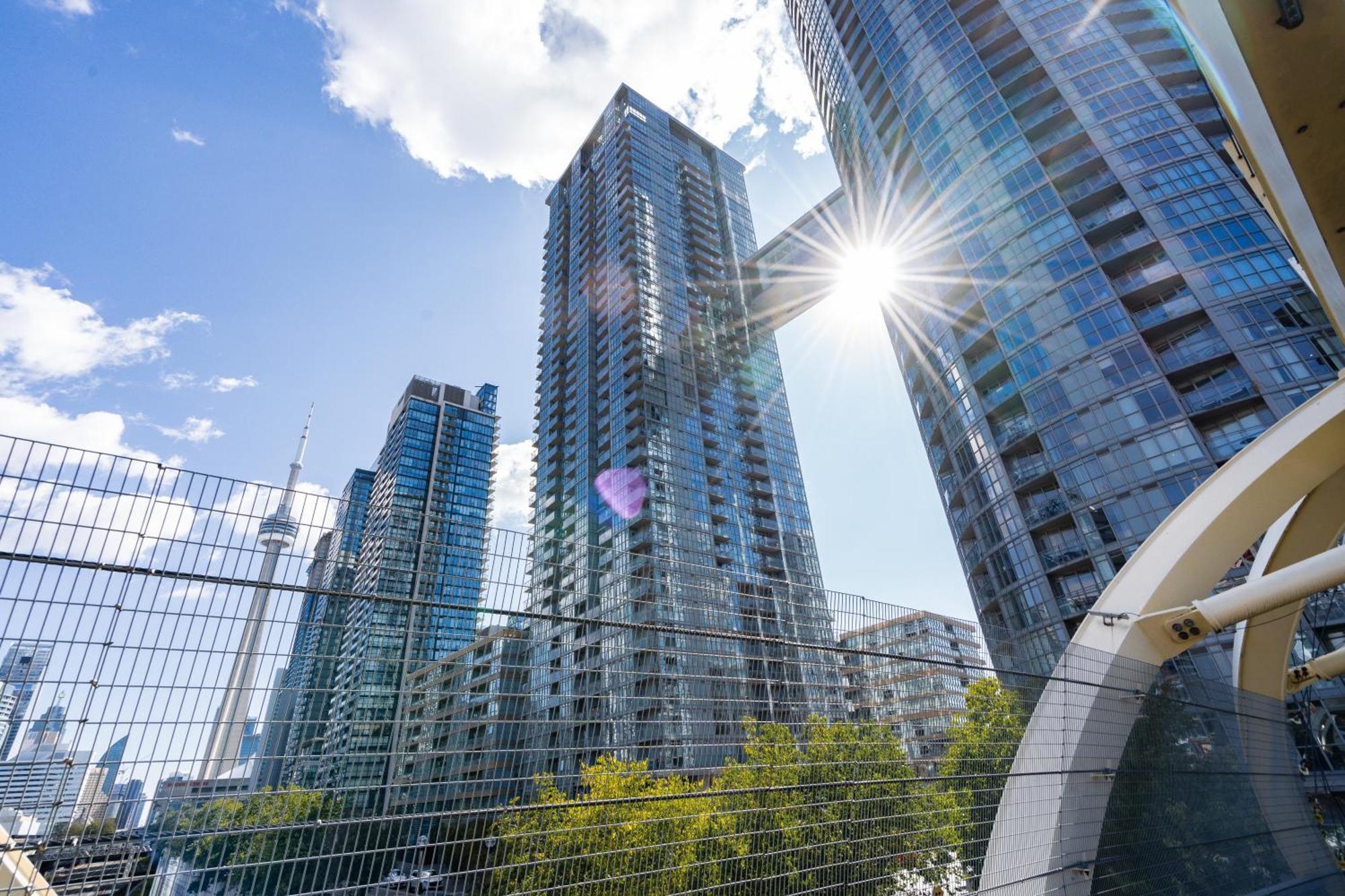 Exquisite Condos By Cn Tower With Parking 토론토 외부 사진