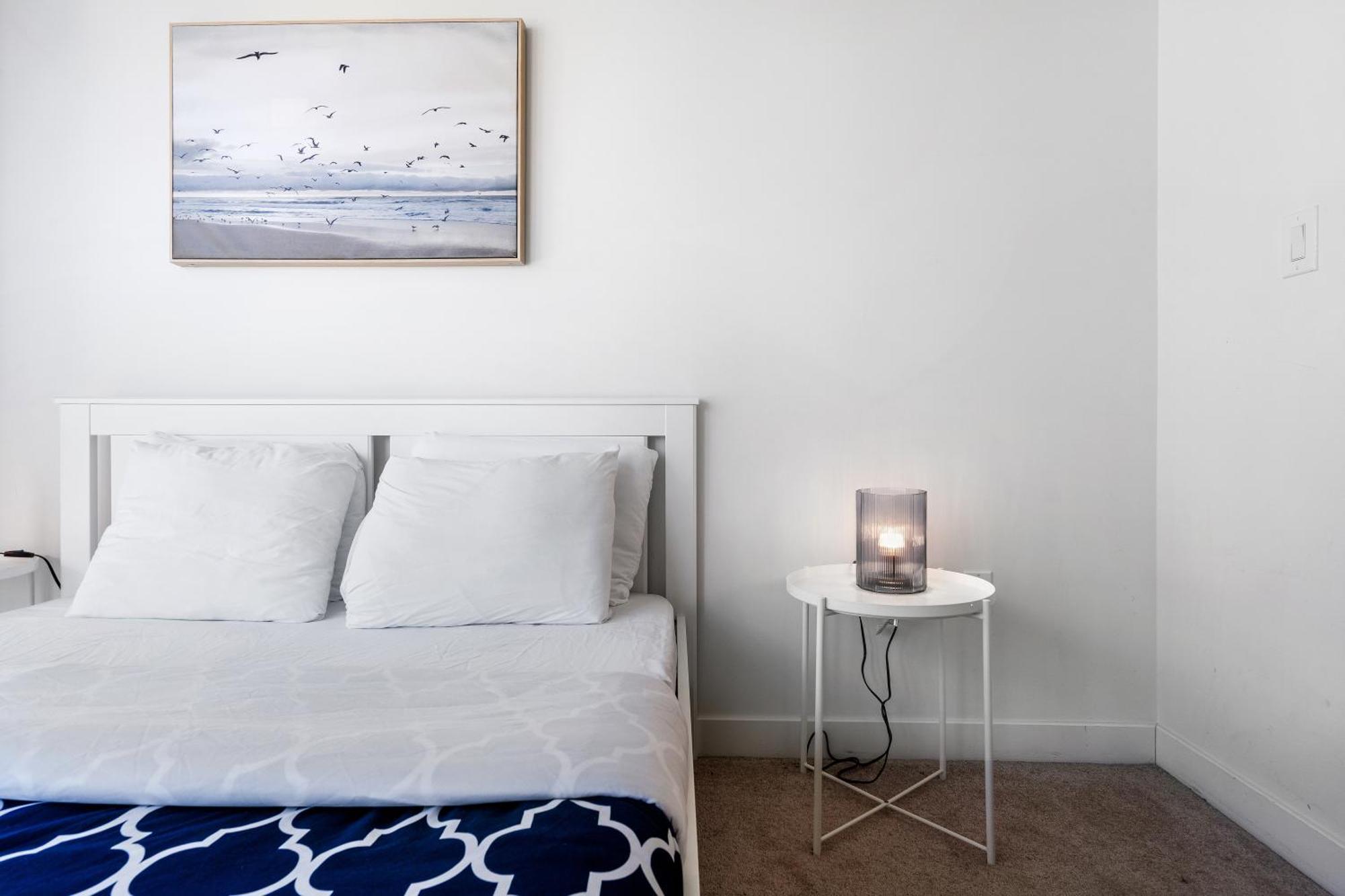 Exquisite Condos By Cn Tower With Parking 토론토 외부 사진