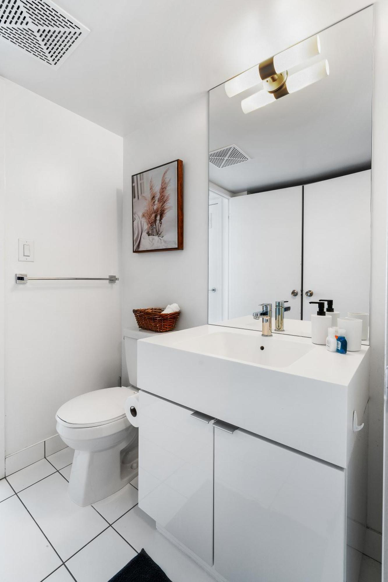 Exquisite Condos By Cn Tower With Parking 토론토 외부 사진